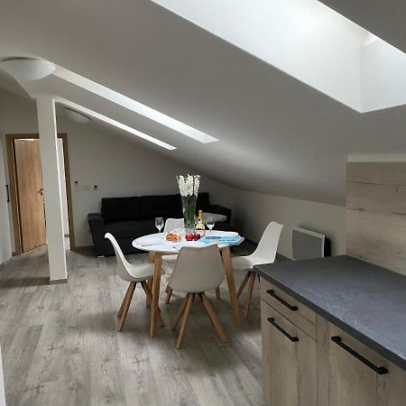 Klicperovo 2Kk Apartman Hradec Králové Kültér fotó
