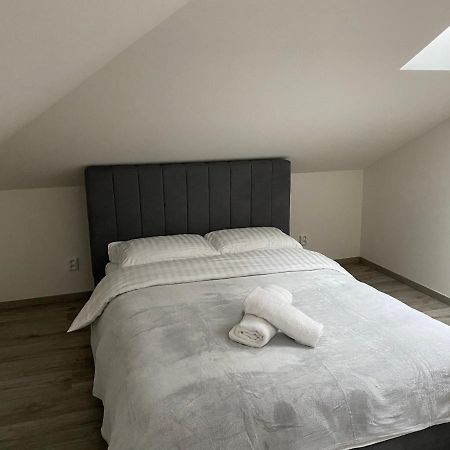 Klicperovo 2Kk Apartman Hradec Králové Kültér fotó