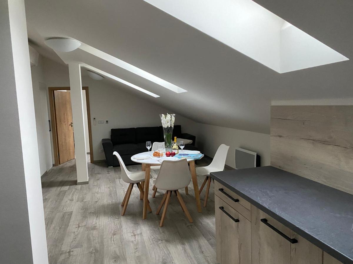 Klicperovo 2Kk Apartman Hradec Králové Kültér fotó