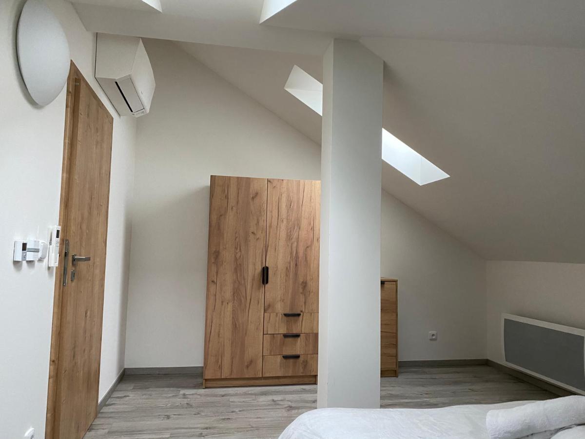 Klicperovo 2Kk Apartman Hradec Králové Kültér fotó