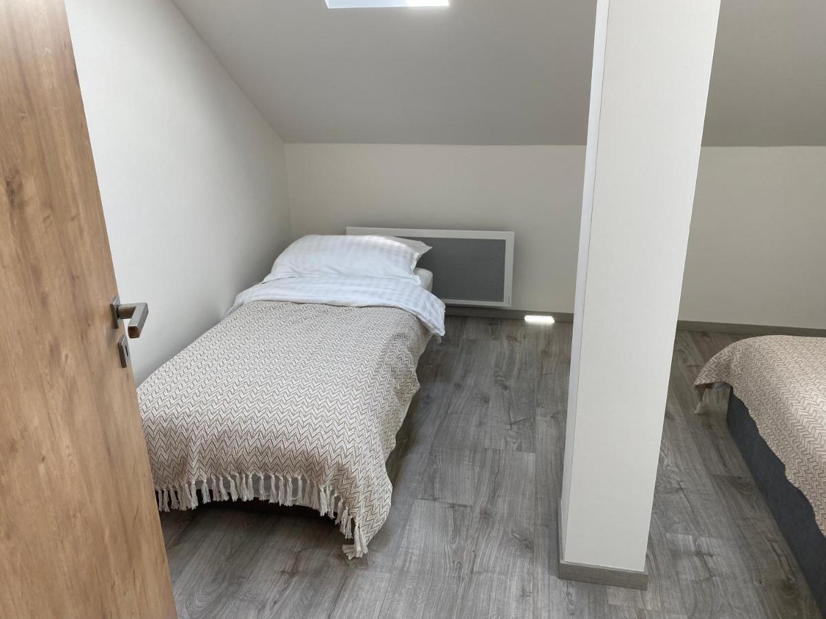 Klicperovo 2Kk Apartman Hradec Králové Kültér fotó